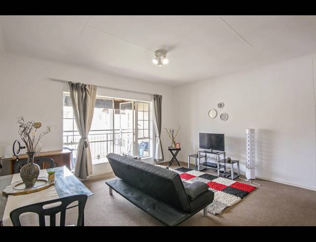 2 BEDROOM APARTMENT FOR SALE IN ROODEKRANS